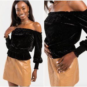 Francesca's | NWT Christelle Velvet Off The Shoulder Blouse 💠